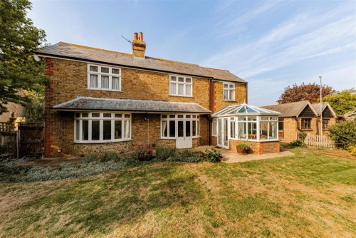 House - Detached Photo 2