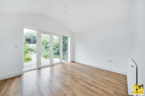 House - Semi-Detached Main Photo
