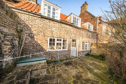 House - Terraced Main Photo