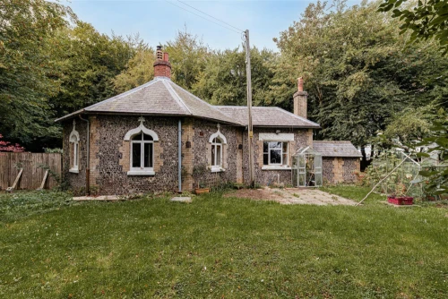 Bungalow - Detached Main Photo