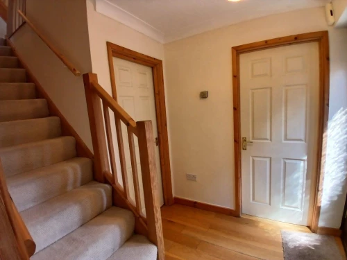 House - Semi-Detached Main Photo