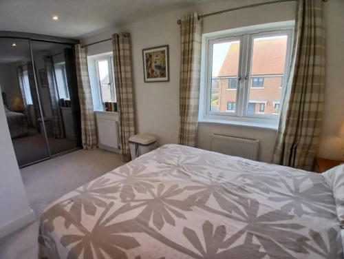 House - Semi-Detached Photo 4