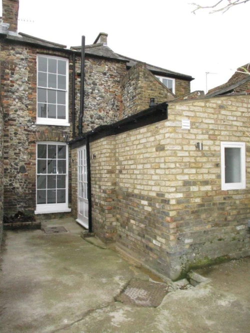 House - Terraced Main Photo