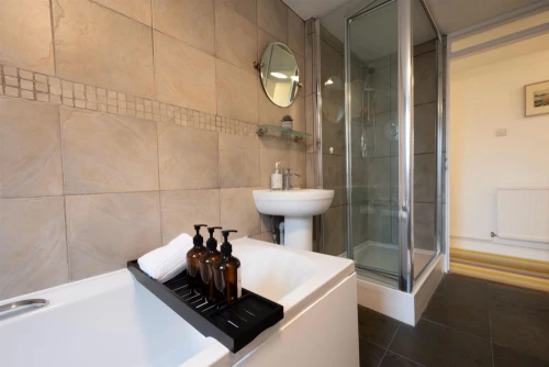 House - Semi-Detached Main Photo