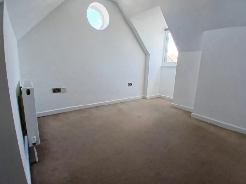 House - Semi-Detached Main Photo