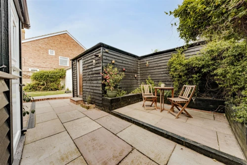 House - Semi-Detached Main Photo