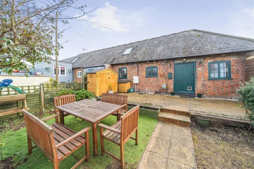 House - Semi-Detached Main Photo