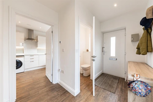 House - Semi-Detached Main Photo