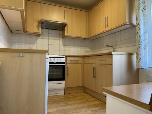 House - Semi-Detached Photo 4