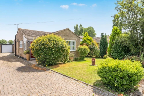 Bungalow - Semi Detached Main Photo