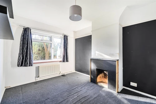 House - Semi-Detached Main Photo