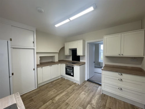 House - Semi-Detached Photo 2