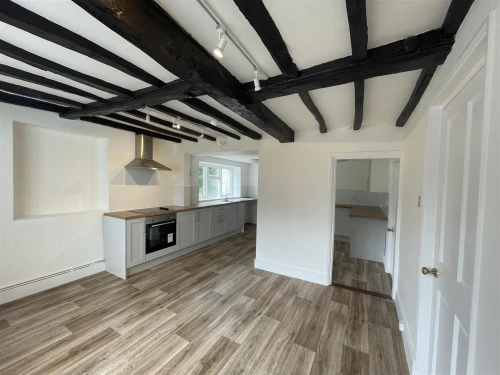 House - Semi-Detached Photo 4