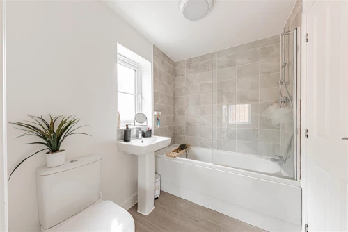 House - Semi-Detached Main Photo