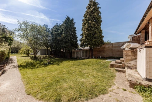 House - Semi-Detached Main Photo