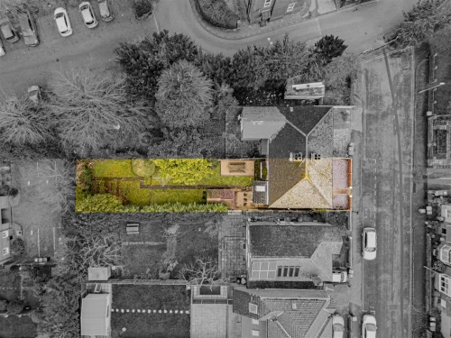 House - Semi-Detached Main Photo
