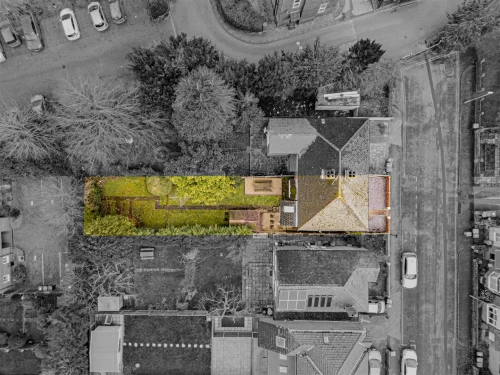 House - Semi-Detached Main Photo