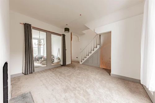 House - Semi-Detached Main Photo