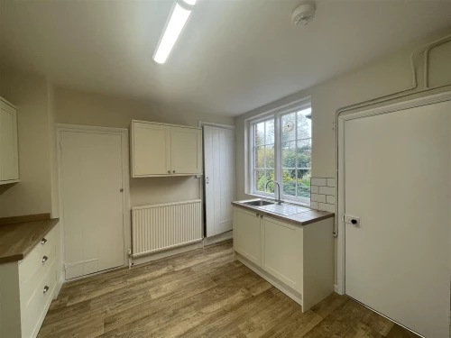 House - Semi-Detached Main Photo