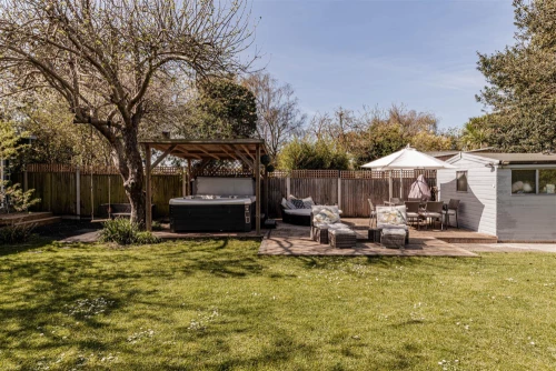 House - Semi-Detached Main Photo