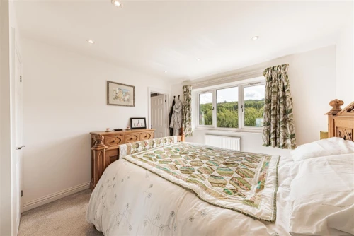 House - Semi-Detached Main Photo
