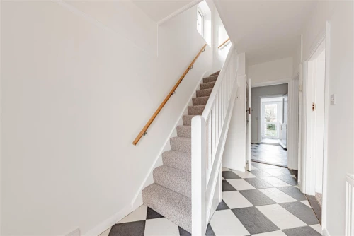 House - Semi-Detached Main Photo