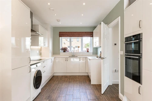 House - Semi-Detached Main Photo