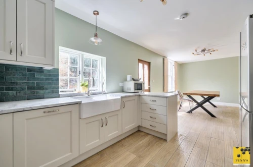 House - Semi-Detached Main Photo