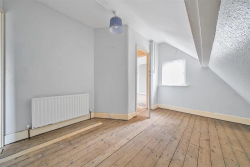 House - Semi-Detached Main Photo