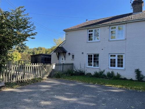 House - Semi-Detached Main Photo