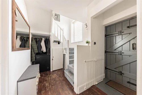 House - Semi-Detached Photo 2