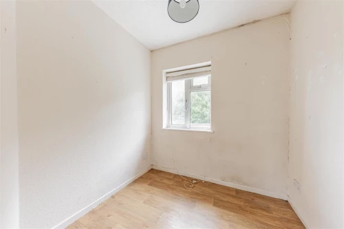 House - Semi-Detached Main Photo