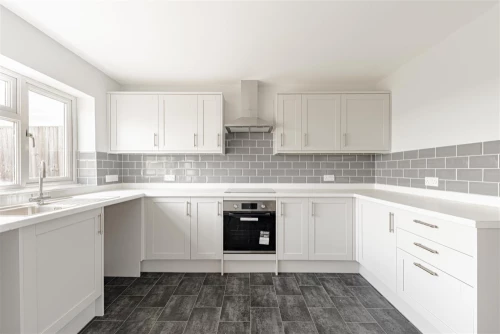 House - Semi-Detached Photo 4
