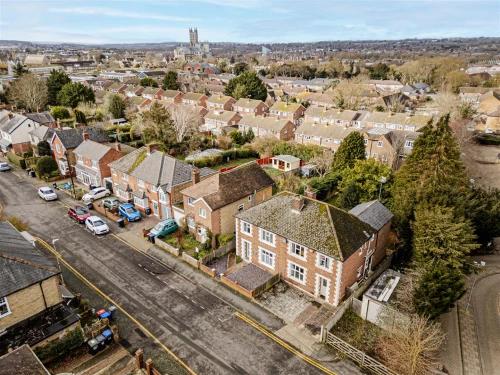 House - Semi-Detached Main Photo