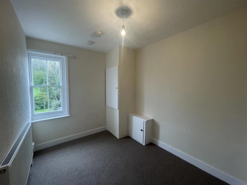 House - Semi-Detached Main Photo