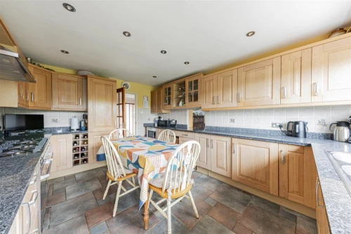 Bungalow - Detached Main Photo