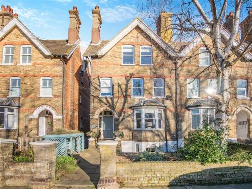 House - Semi-Detached Main Photo