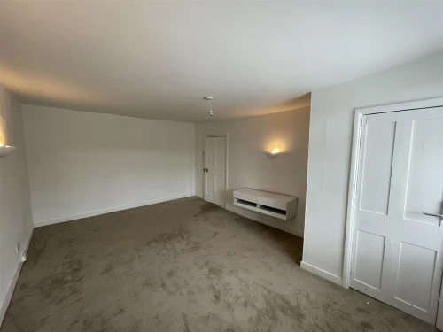 House - Semi-Detached Main Photo