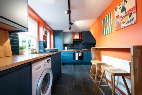 House - Semi-Detached Main Photo