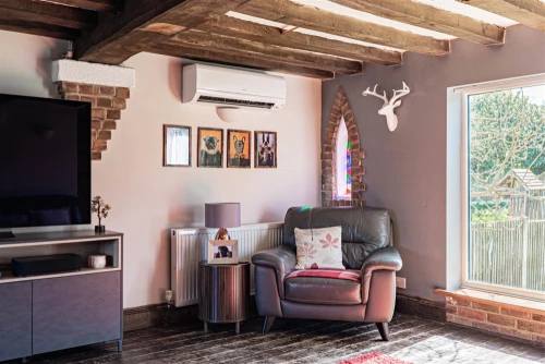 House - Semi-Detached Main Photo