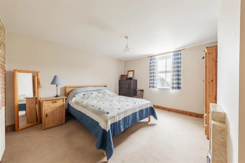 House - Semi-Detached Main Photo