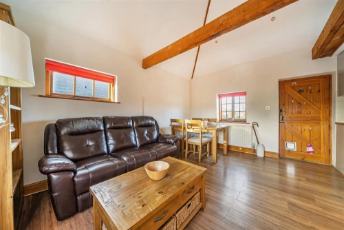 House - Semi-Detached Main Photo