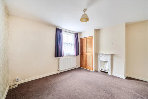 House - Semi-Detached Main Photo