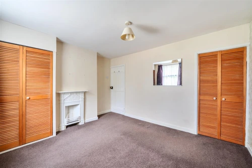 House - Semi-Detached Main Photo