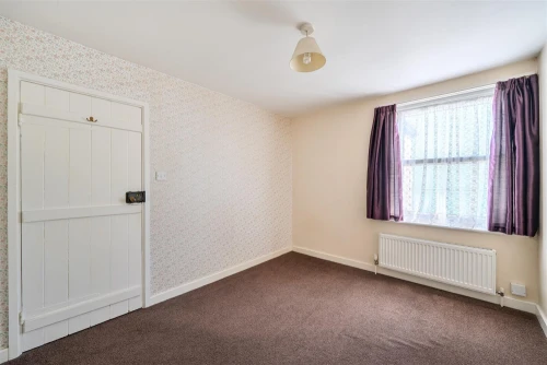 House - Semi-Detached Main Photo