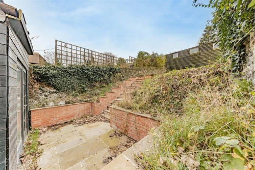 House - Semi-Detached Main Photo