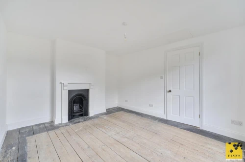 House - Semi-Detached Main Photo