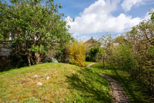 House - Semi-Detached Main Photo