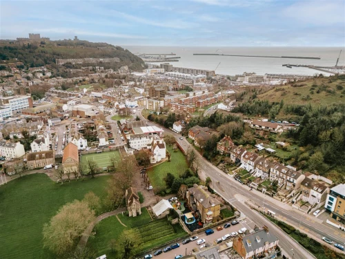 House - Semi-Detached Main Photo