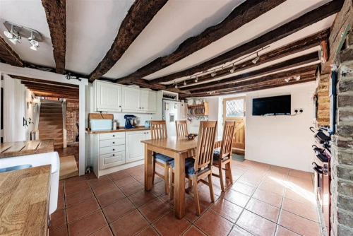 House - Semi-Detached Main Photo